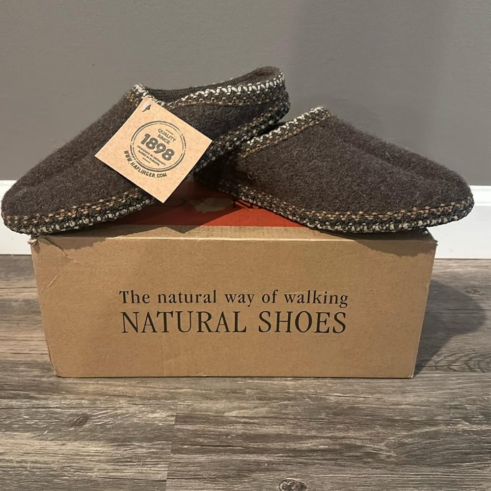 Haflinger Smokey brown wool unisex slippers. Size 39 (men 6 - women 8)